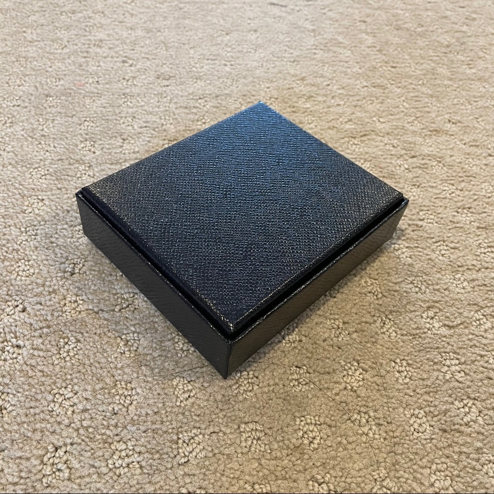 💯 🎁 Authentic PRADA Gift Box - Picture 3 of 7